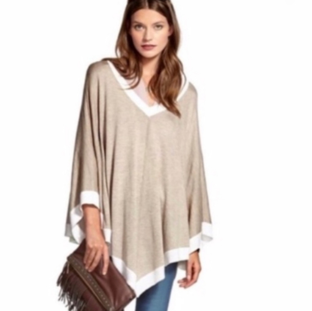 Splendid Colorblock Tan and Cream V-Neck Poncho In Size XS/S